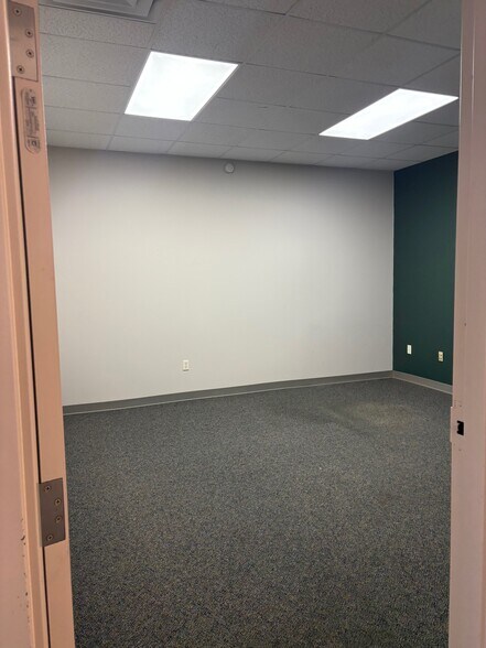 More Photos Of 16600-16622 N Western Ave, Edmond Unknown For Lease