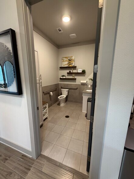 More Photos Of 1312 W Exchange Pky, Allen Medical For Lease