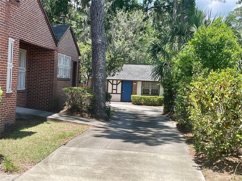 More Photos Of 914 NW 13th St, Gainesville Medical For Sale