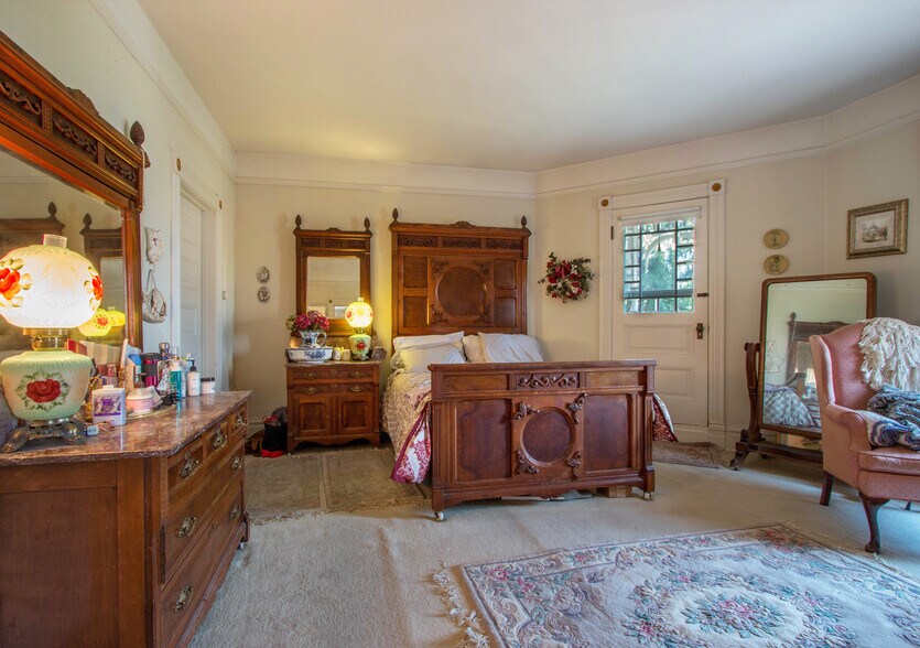 More Photos Of 608 W 6th St, The Dalles Specialty For Sale