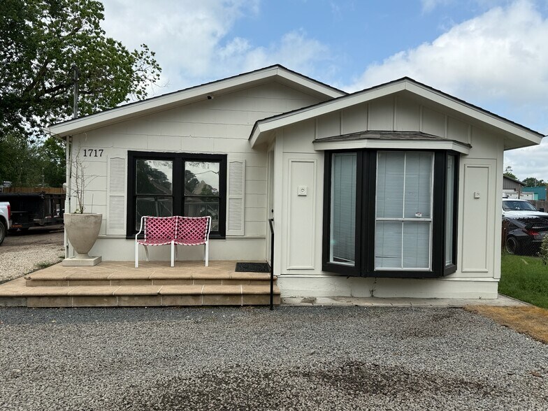 Primary Photo Of 1717 Oak Tree Dr, Houston Industrial For Lease