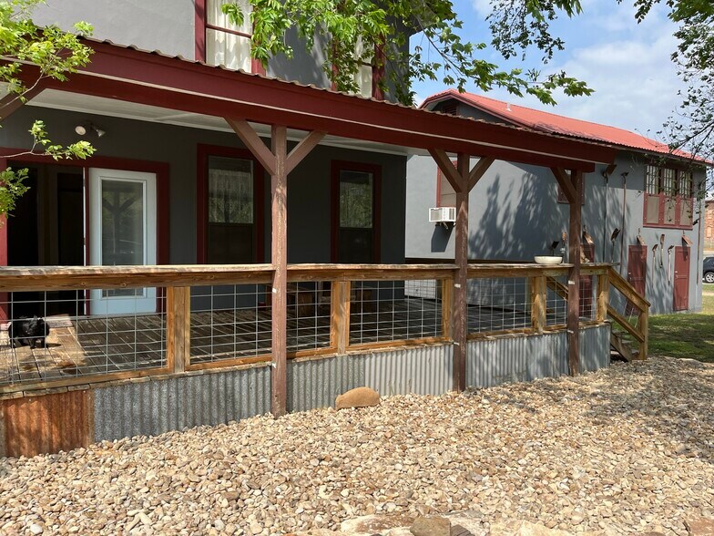 More Photos Of 1600 S Ford St, Llano Storefront Retail Office For Sale