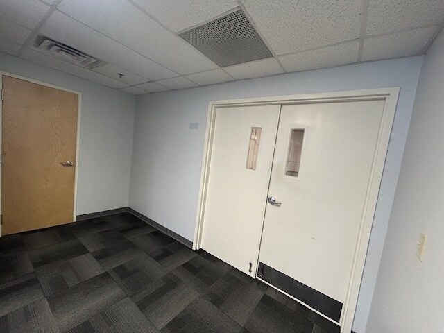 More Photos Of 7 Perimeter Rd, Manchester Light Manufacturing For Lease