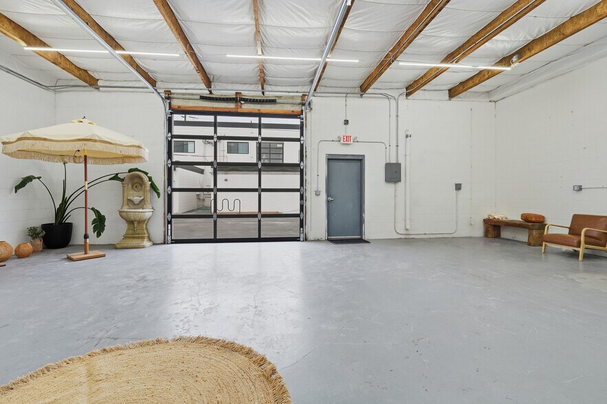More Photos Of 104-108 W 31st St, Garden City Light Manufacturing For Sale