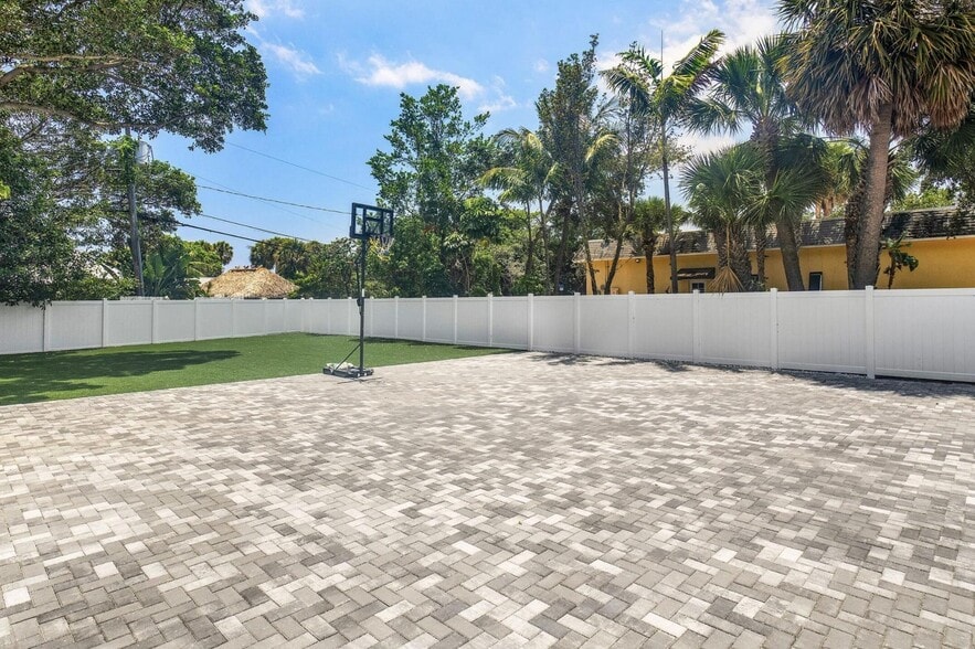 More Photos Of 3351 N Federal Hwy, Delray Beach Office For Lease