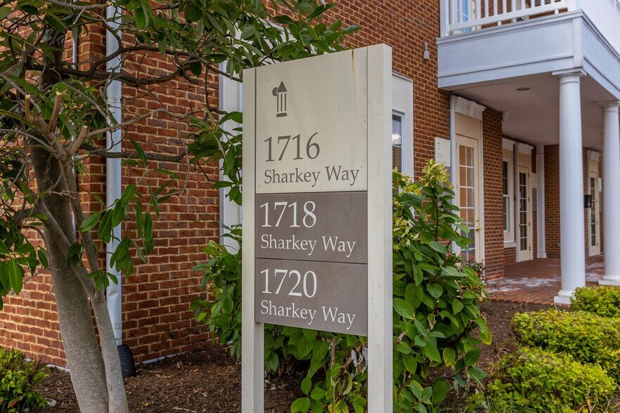 More Photos Of 1716-1720 Sharkey Way, Lexington Office For Lease