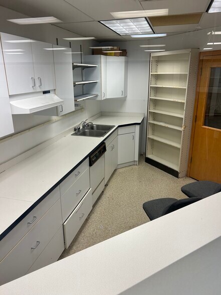 More Photos Of 815 N Main St, Oregon Freestanding For Lease