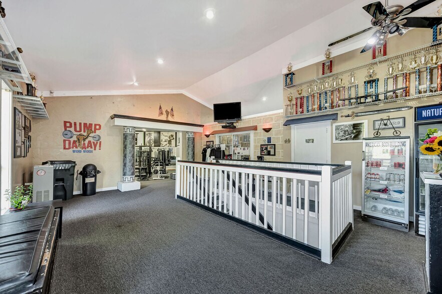 More Photos Of 1188 Pyramid Hill Blvd, Hamilton Flex For Sale