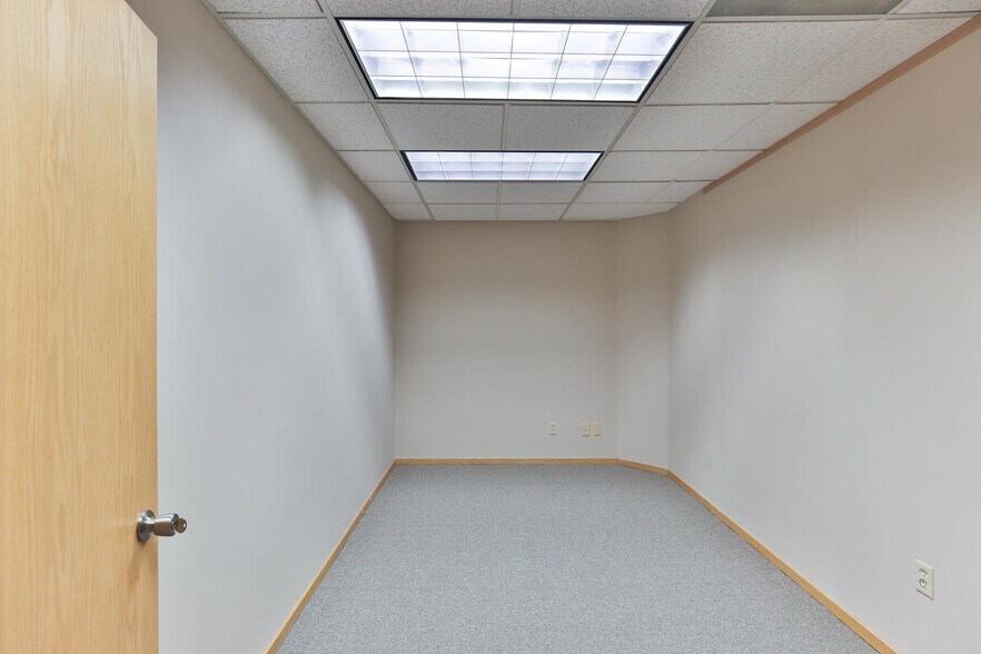 More Photos Of 14670 NE 8th St, Bellevue Medical For Lease