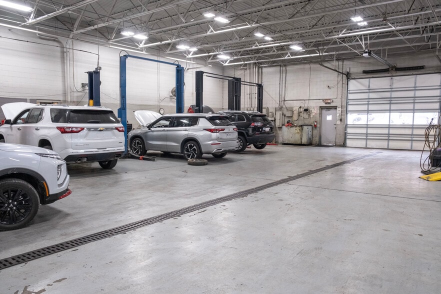 More Photos Of 6300 E 87th St, Kansas City Auto Dealership For Sale