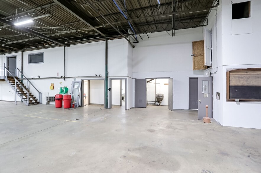 More Photos Of 2334 Production Dr, Indianapolis Warehouse For Lease