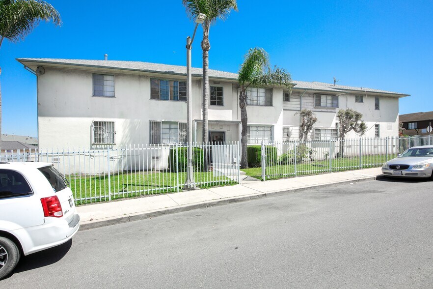 More Photos Of 4119 Santo Tomas Dr, Los Angeles Apartments For Sale