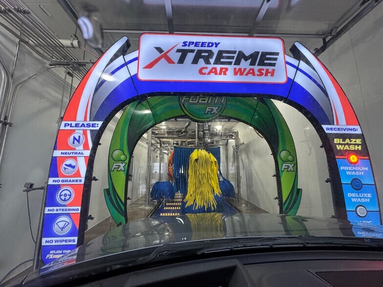 More Photos Of 527 N Green Bay Rd, Waukegan Carwash For Sale