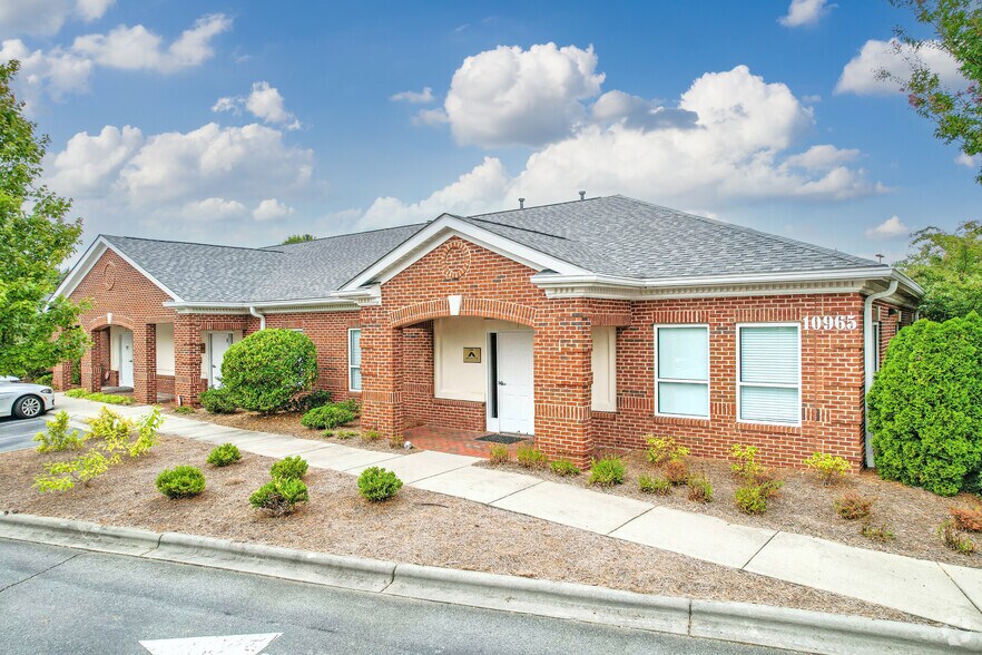More Photos Of 10965 Winds Crossing Dr, Charlotte Medical For Sale