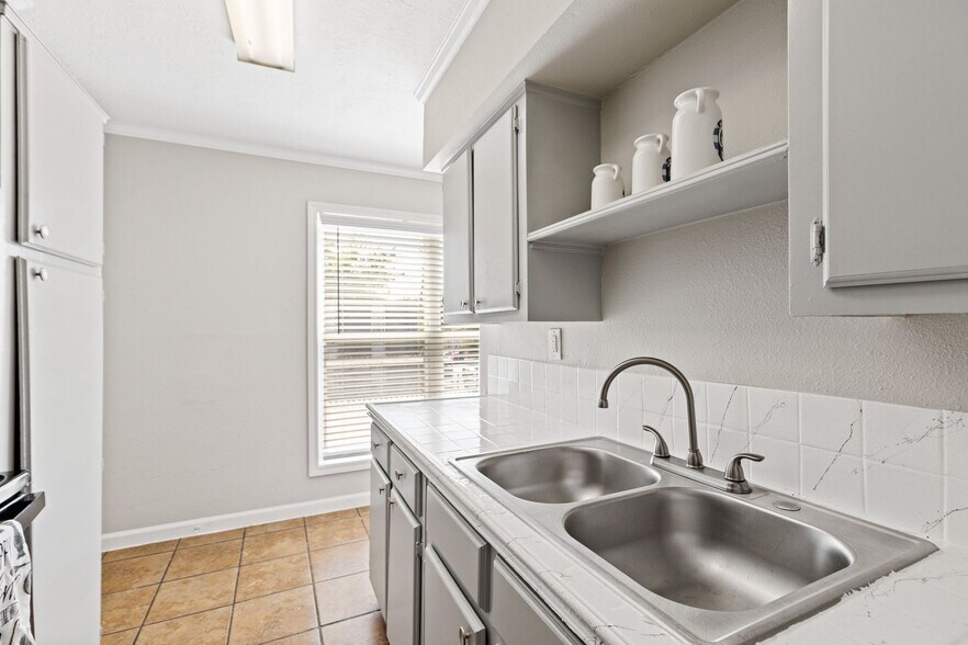 More Photos Of 3499 Evergreen Dr, Houston Apartments For Sale