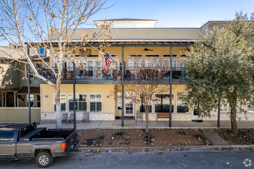 More Photos Of 967 Academy, New Braunfels Office For Lease