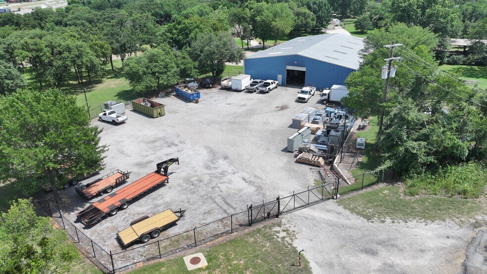 More Photos Of 2220 S Burleson Blvd, Burleson Warehouse For Sale