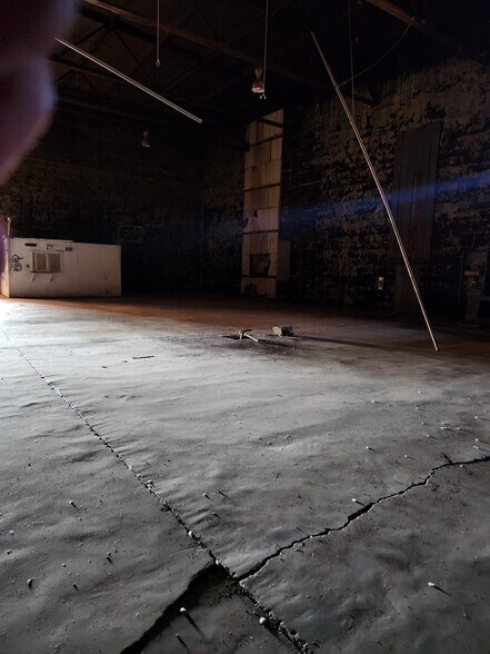 More Photos Of 360 W Commercial Ave, El Centro Warehouse For Lease