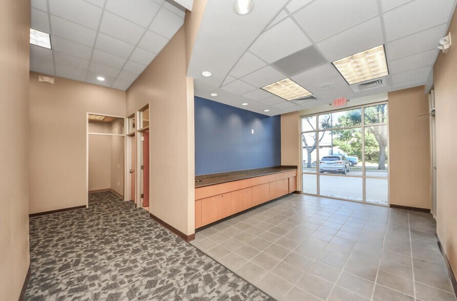 More Photos Of 1520 W Sam Houston Pky S, Houston Bank For Lease