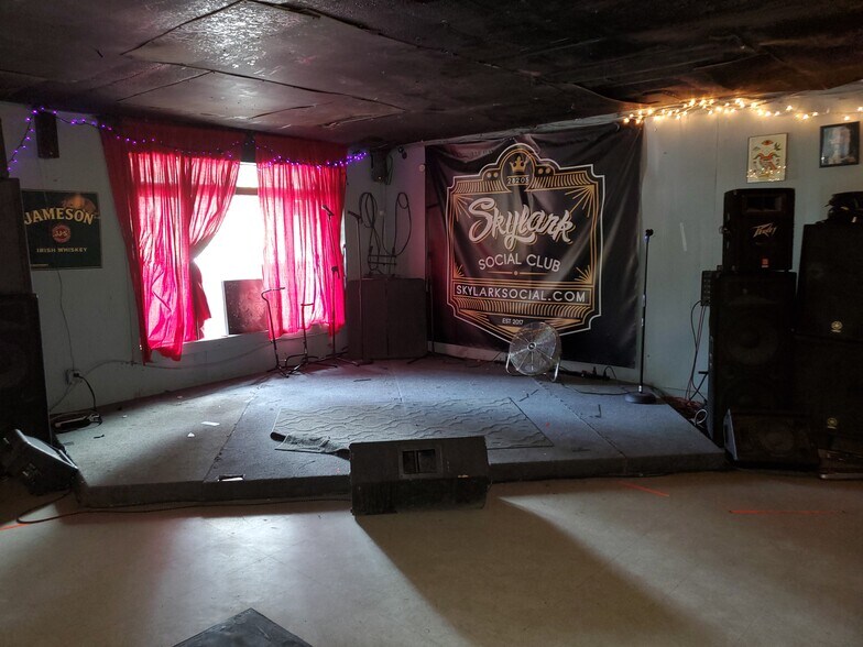 More Photos Of 2131 Central Ave, Charlotte Bar For Lease