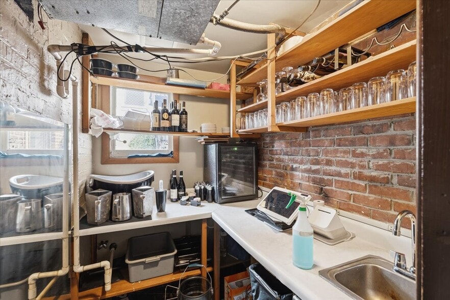 More Photos Of 2104 E Carson St, Pittsburgh Restaurant For Sale