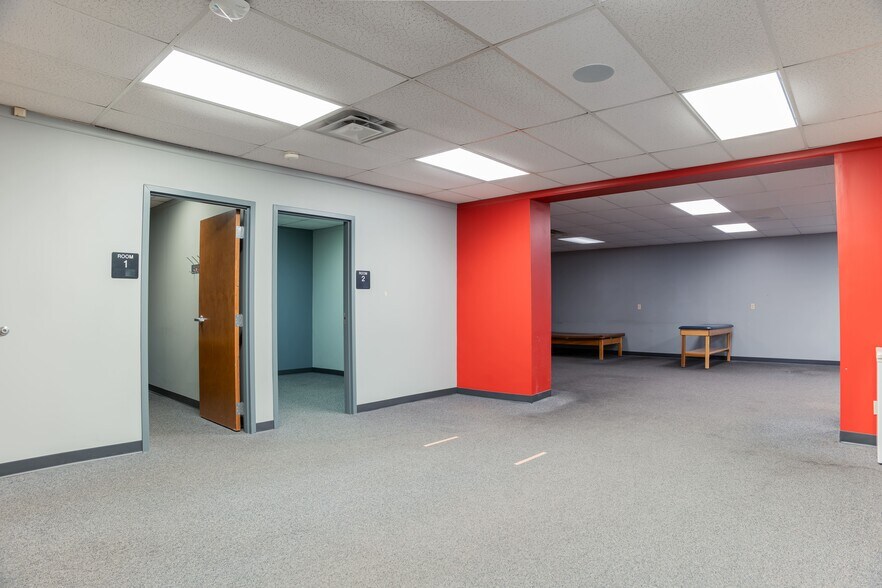 More Photos Of 4020 Columbus Ave, Anderson General Retail For Lease
