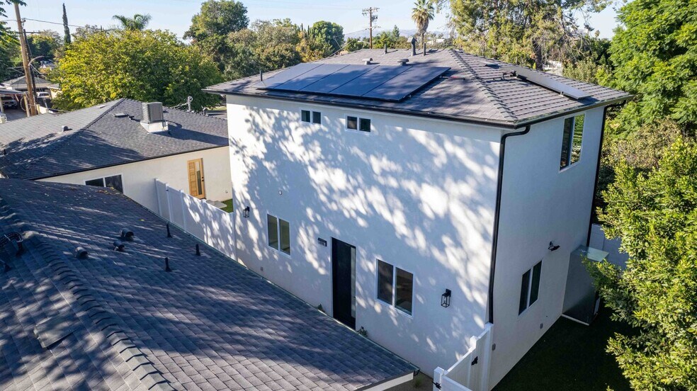 More Photos Of 6842 Cedros Ave, Van Nuys Apartments For Sale