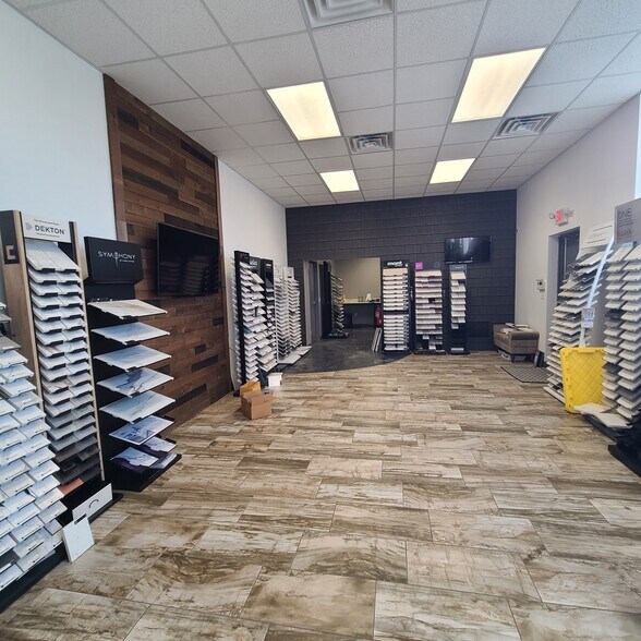 More Photos Of 6125 Cross Creek Blvd, Fort Wayne Warehouse For Lease