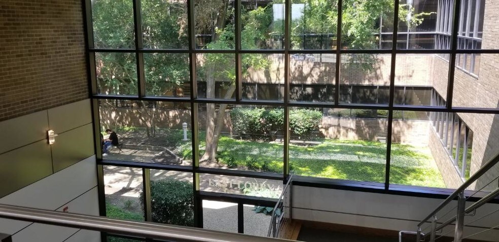 More Photos Of 1101 E Arapaho Rd, Richardson Office Residential For Lease