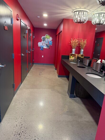 More Photos Of 31 Diamond St, Portland Restaurant For Lease