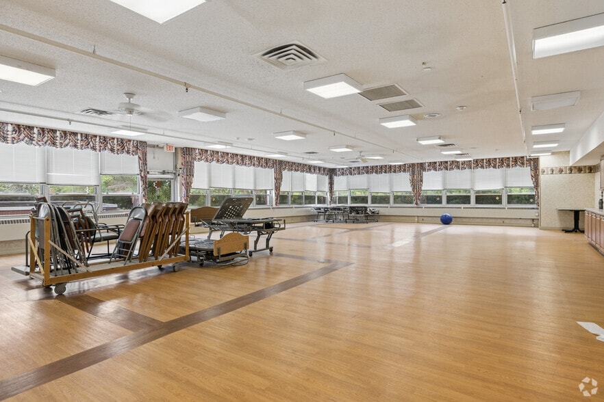 More Photos Of 901 Luther Pl, Albert Lea Skilled Nursing Facility For Sale