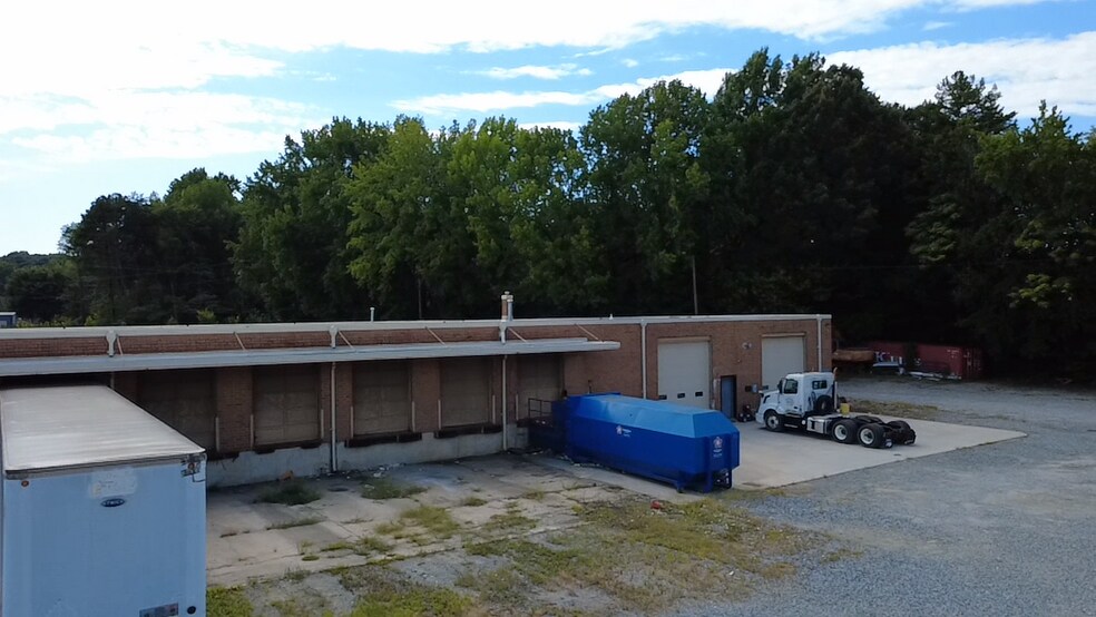 More Photos Of 900-920 W Fairfield Rd, High Point Warehouse For Lease