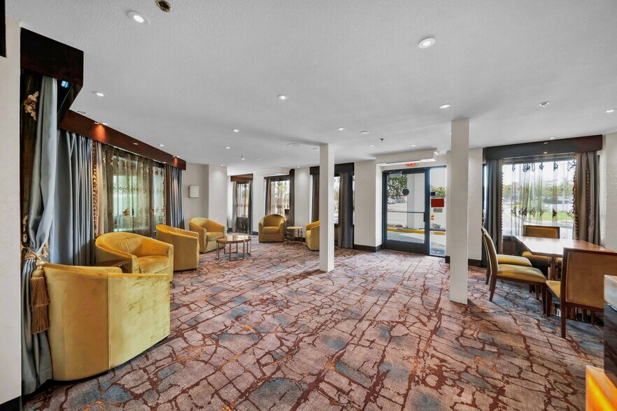 More Photos Of 2040 Factory Outlets Dr, Anderson Hotel For Sale