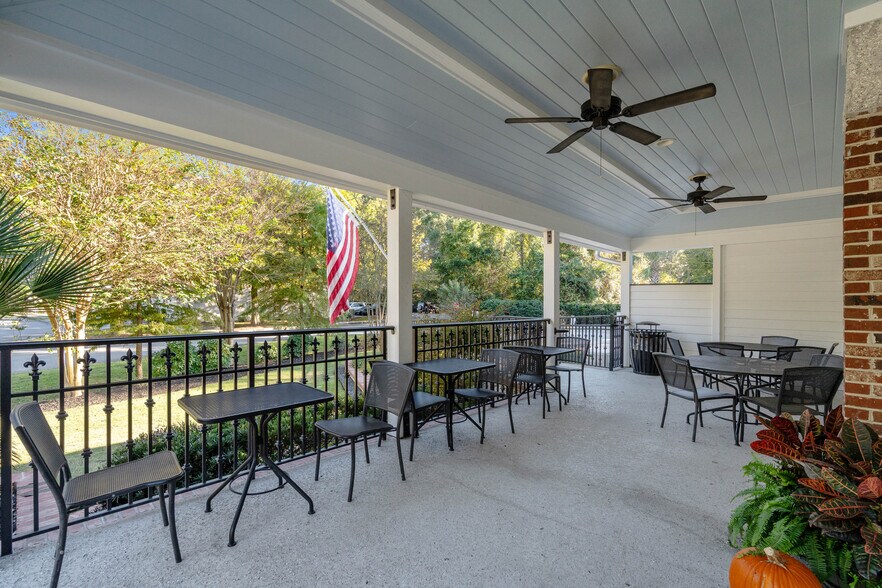 More Photos Of 8026 E Main St, Ridgeland General Retail For Sale