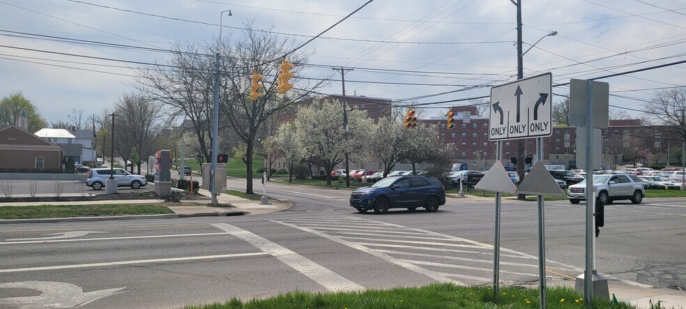 More Photos Of 122 W William St, Delaware Freestanding For Sale