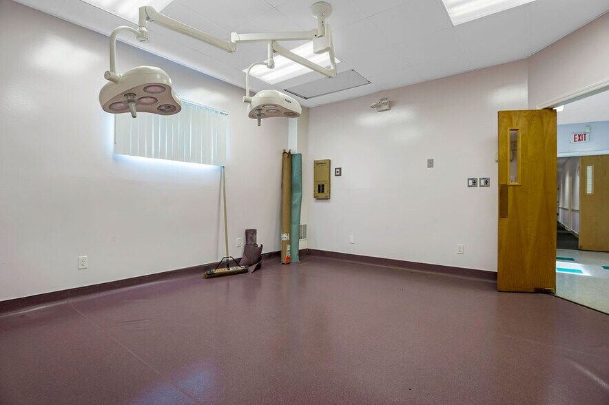 More Photos Of 43 Office Park Dr, Jacksonville Medical For Lease