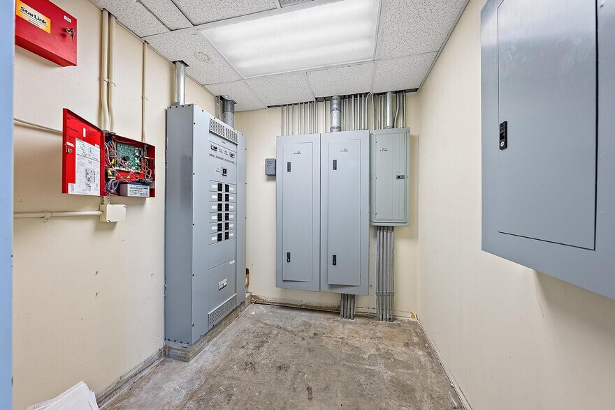 More Photos Of 1838 Park Ln S, Jupiter Warehouse For Sale