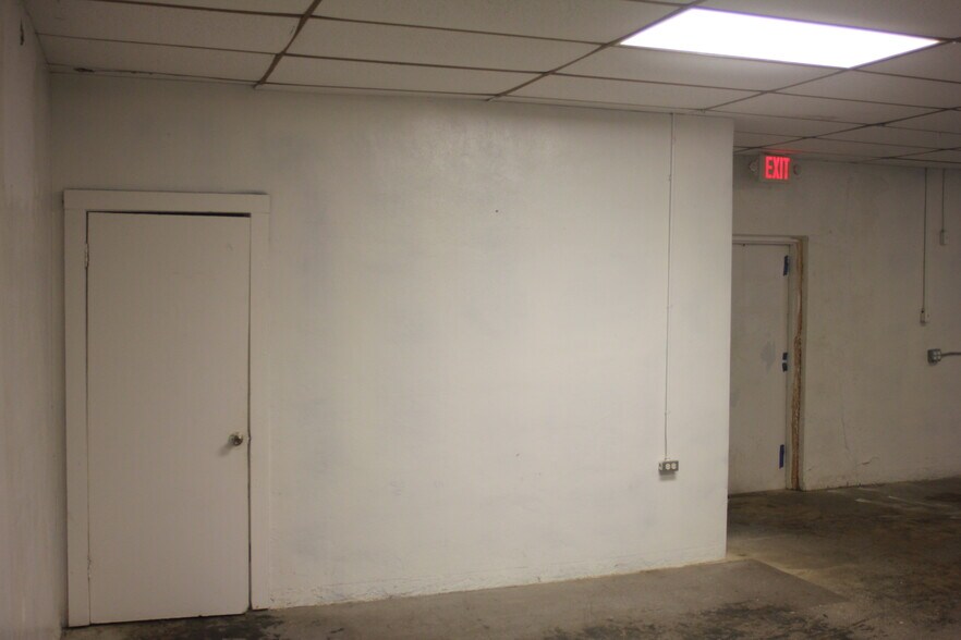 More Photos Of 22745 Highway 16 S, Von Ormy General Retail For Sale