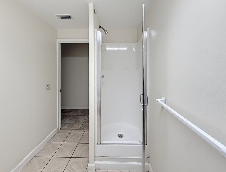 More Photos Of 3347 SW 7th St, Ocala Distribution For Sale