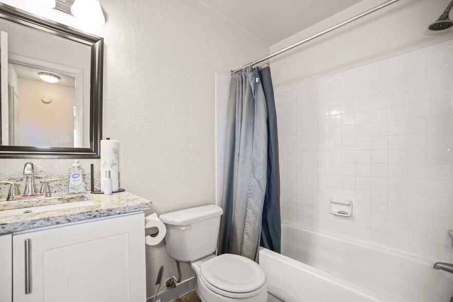 More Photos Of 7108 S Kissimmee St, Tampa Multifamily For Sale