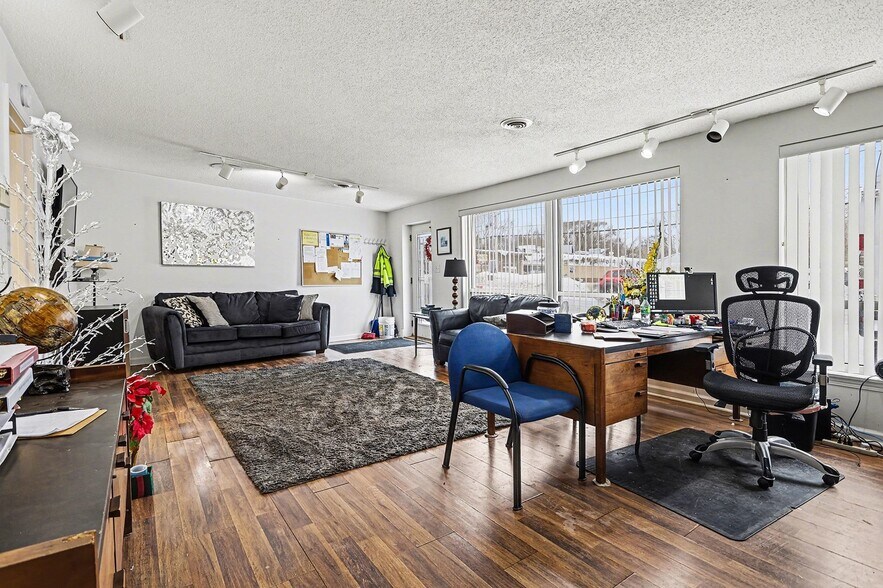 More Photos Of 1240 Pipestone Rd, Benton Harbor Office For Sale