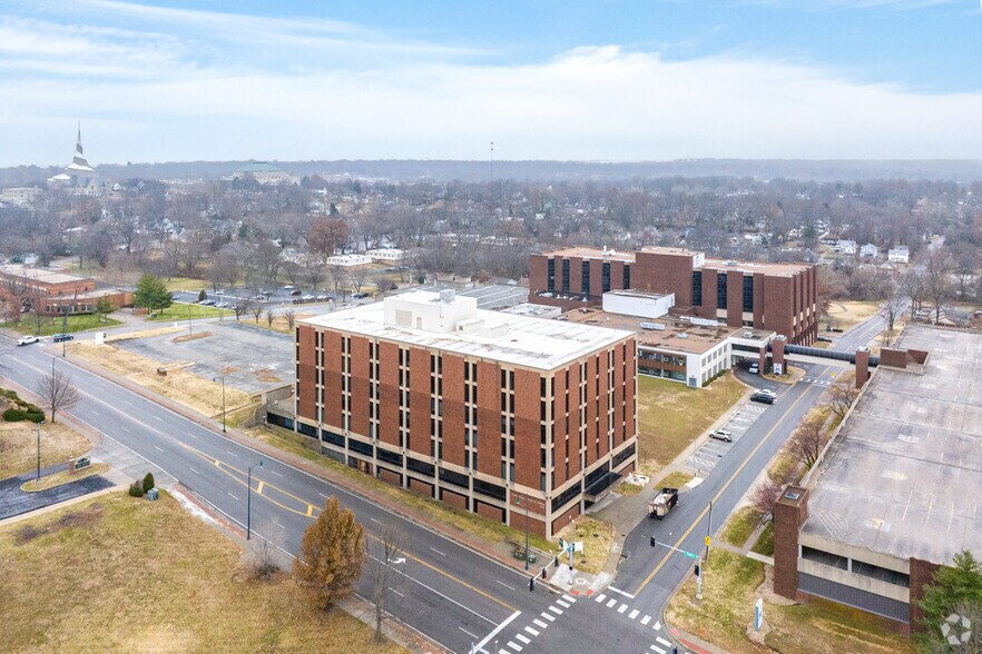 More Photos Of 1515 W Truman Rd, Independence Office For Sale