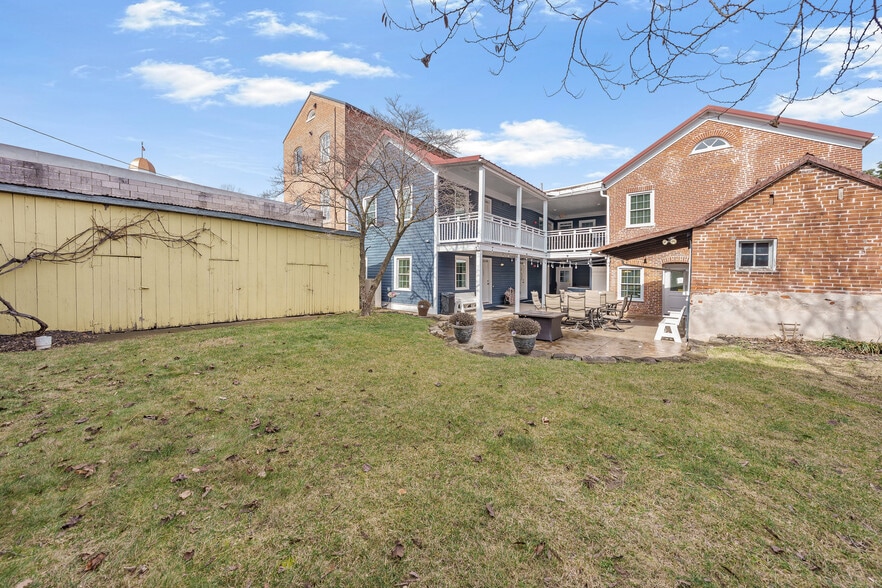 More Photos Of 208-210 Wharf St, Hermann Hospitality For Sale