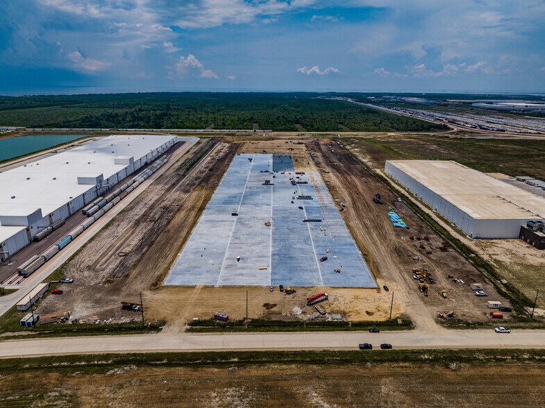 More Photos Of 6500 Nita Way, Baytown Distribution For Sale