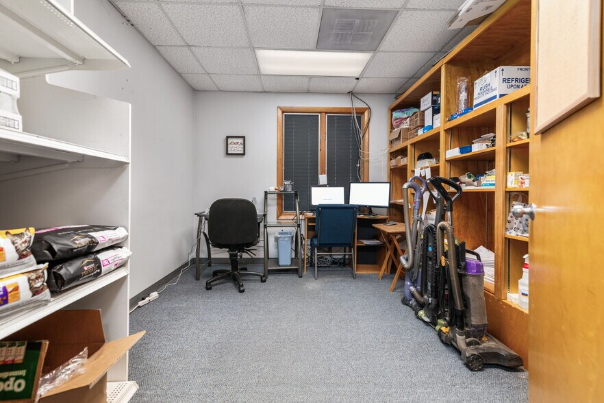 More Photos Of 3431 Waterlick Rd, Lynchburg Veterinarian Kennel For Sale
