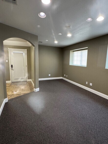 More Photos Of 100 S Canyonwood Dr, Dripping Springs Unknown For Lease