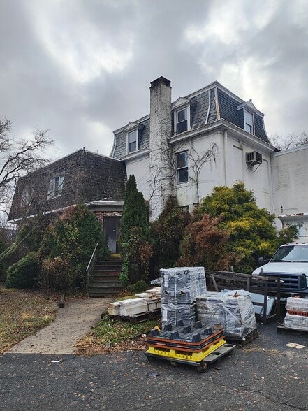 More Photos Of 615 Macdade Blvd, Collingdale Industrial For Sale