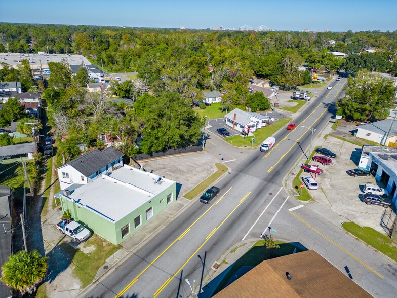 More Photos Of 2203 Skidaway Rd, Savannah Freestanding For Sale
