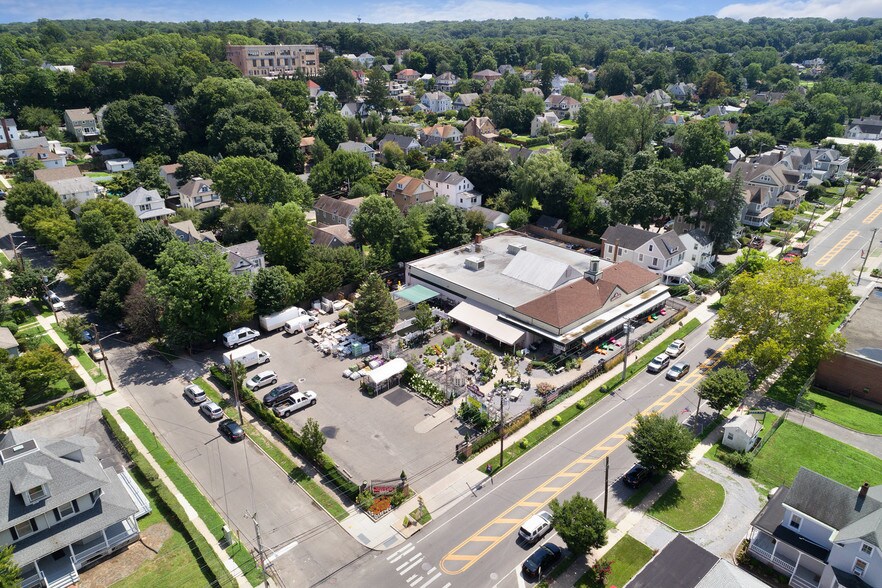 More Photos Of 221 South St, Oyster Bay Freestanding For Lease