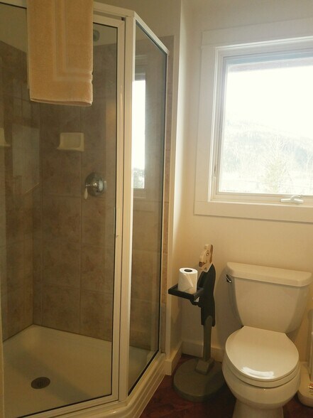 More Photos Of 1000 Grand Ave, Grand Lake Restaurant For Sale